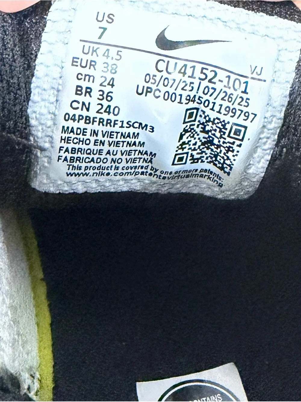 Nike Air Max Bolt size US size 7